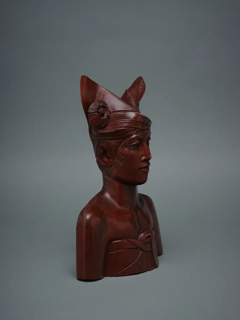 Javanese wooden bust, Image 1++
